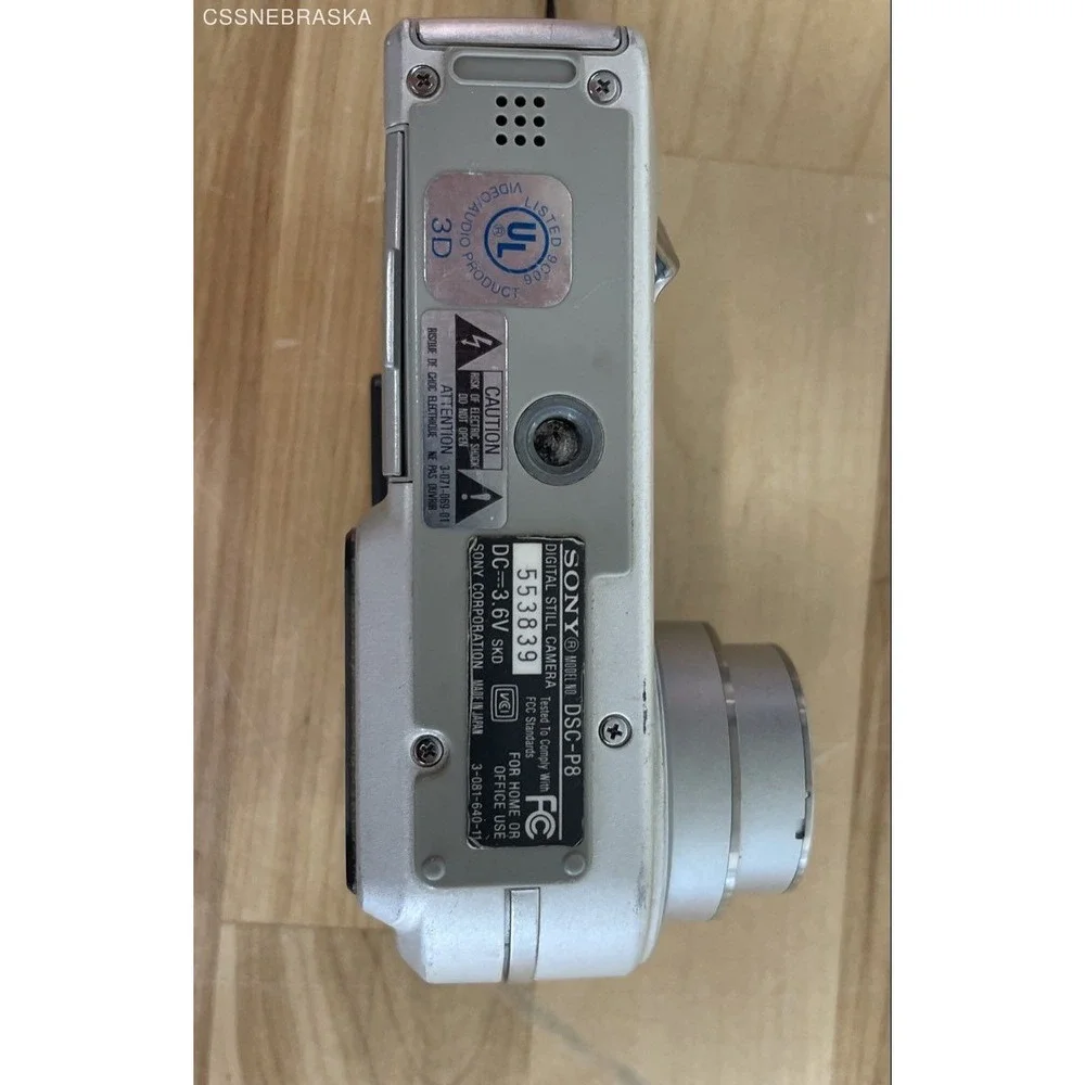 Sony Cyber-shot 3.2MP Vintage Compact Digital Camera Silver Tested DSC-P8